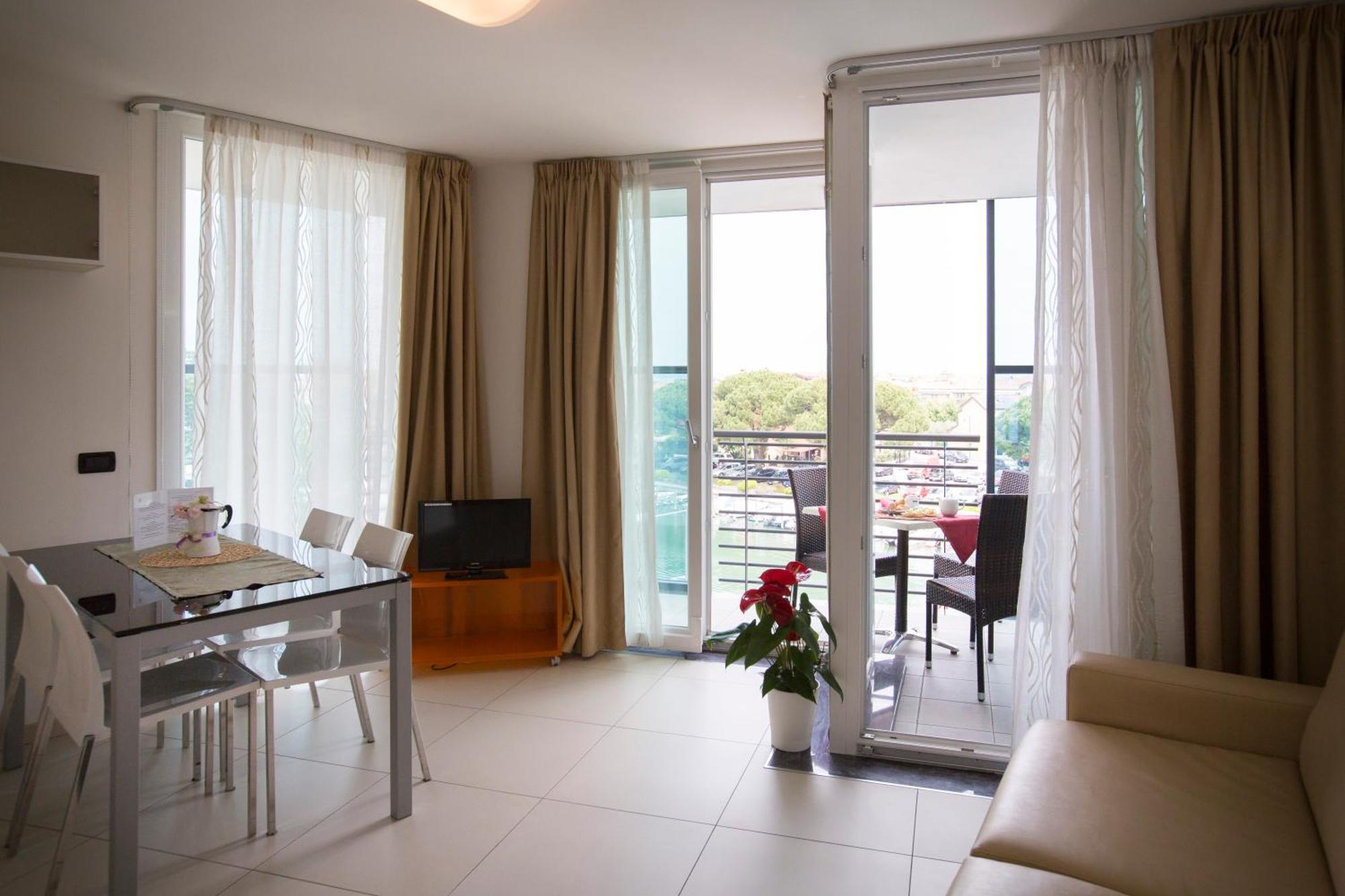 Residence Aprilia Grado Buitenkant foto
