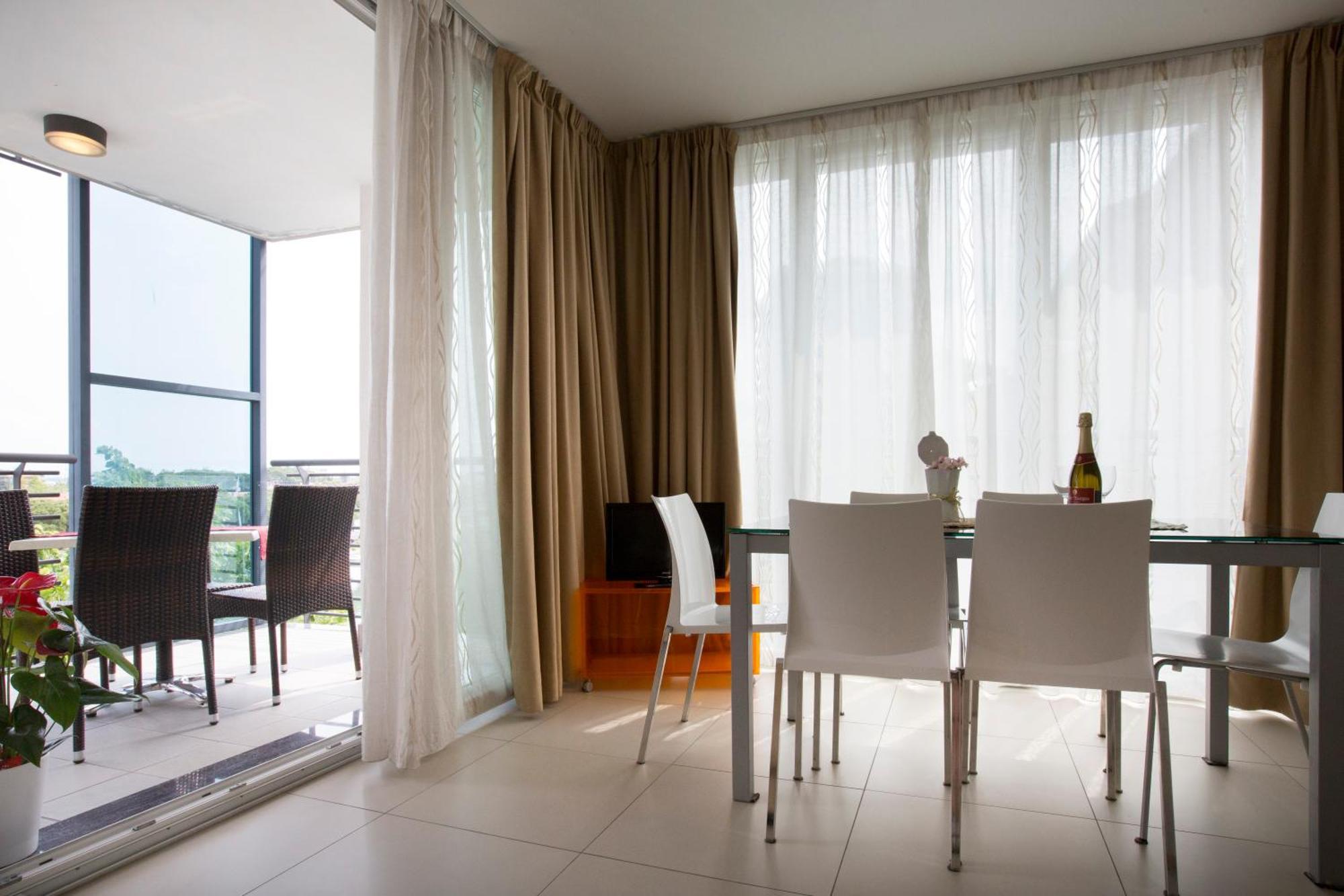 Residence Aprilia Grado Buitenkant foto